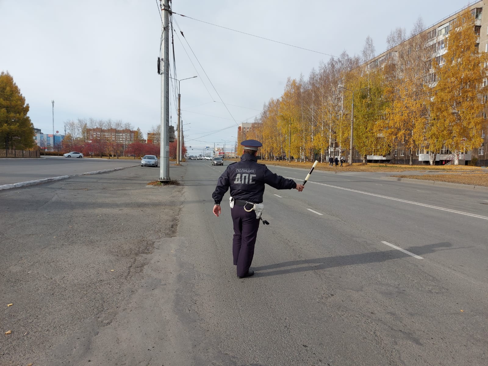 Изображение В Нижнем Тагиле сотрудники ГИБДД проверяют автомоб